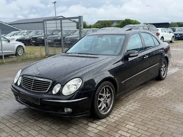Mercedes-Benz E 240 AVANTGARDE Bi Xenon S-Dach Memory Navi PDC