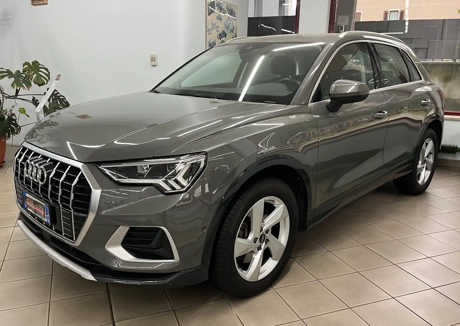 Audi Q3 40 2.0 TDI quattro 200CV S-Tronic Grigio - 2