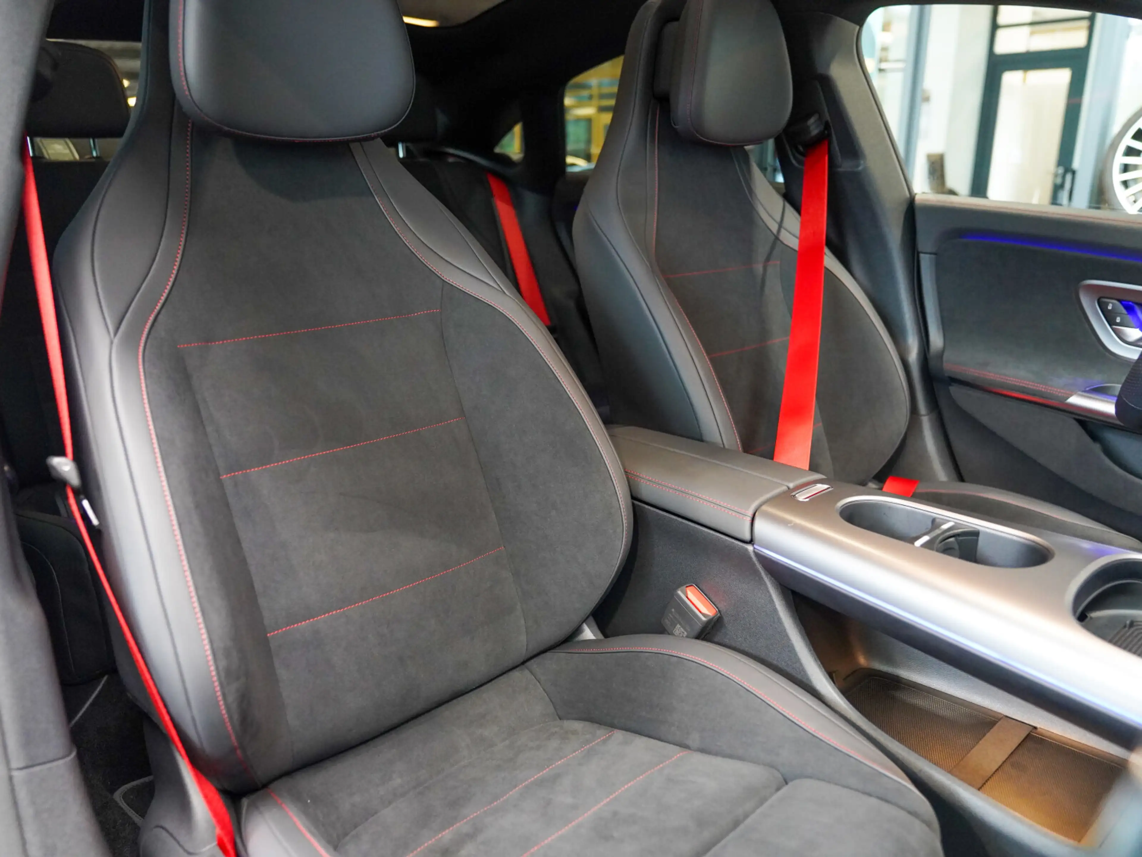 Mercedes-Benz CLA 250 CLA 250+ AMG Line Night Abrisskante Pano KEYLESS — photo 8