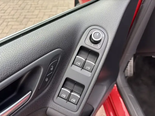 Volkswagen Golf view 4