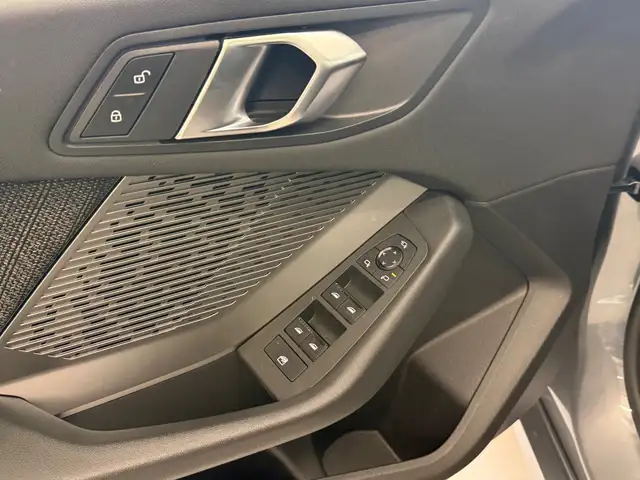 BMW 1 Series view 11
