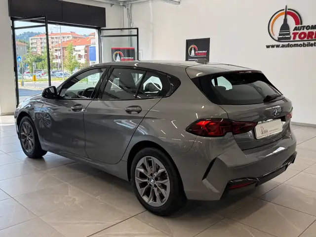 BMW 1 Series view 4
