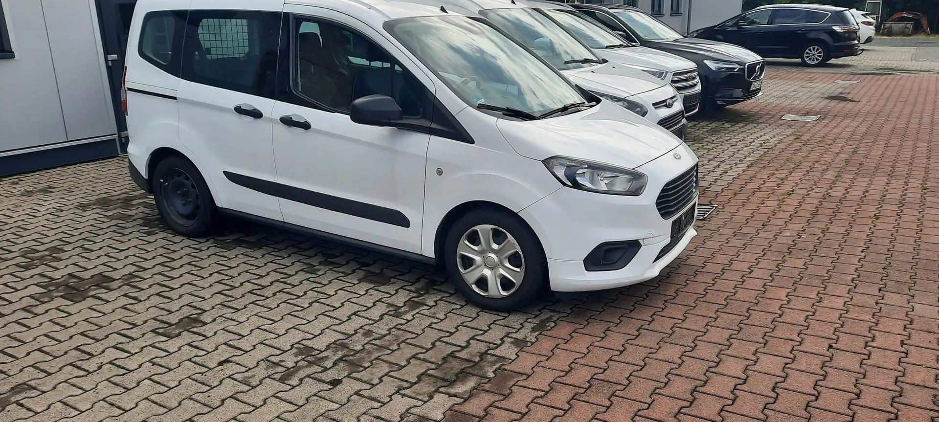 Ford Transit Courier , 2 Schiebetüren,klimaanlage,1.hand,Sitzheitzun Weiß - 2