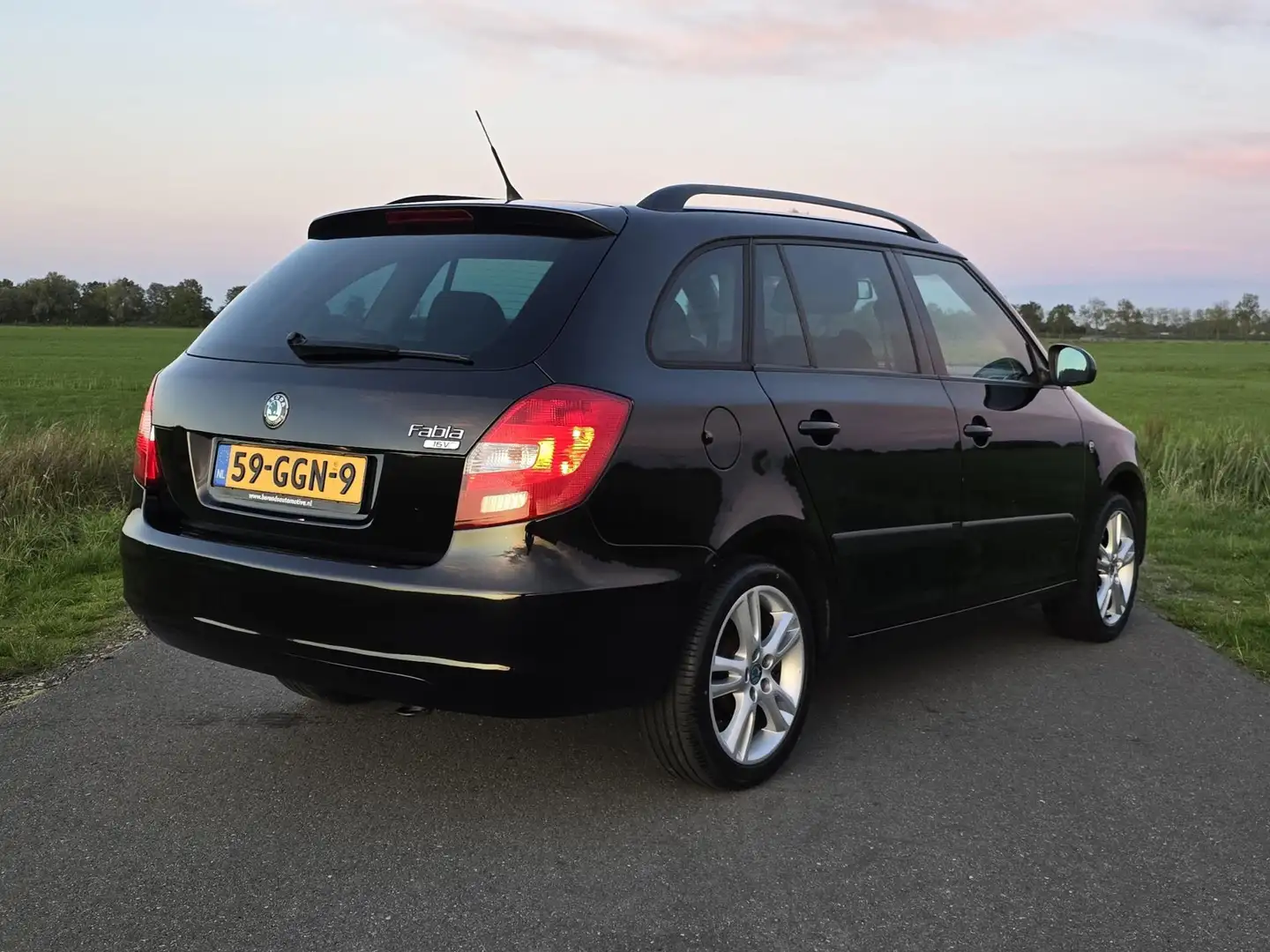 Skoda Fabia Combi 1.6-16V Sport Zwart - 2