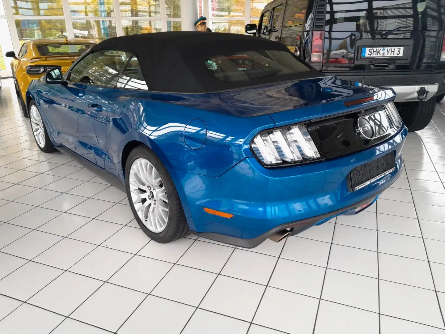 Ford Mustang GT Convertible 5.0 V8 Deutsch Blau - 2