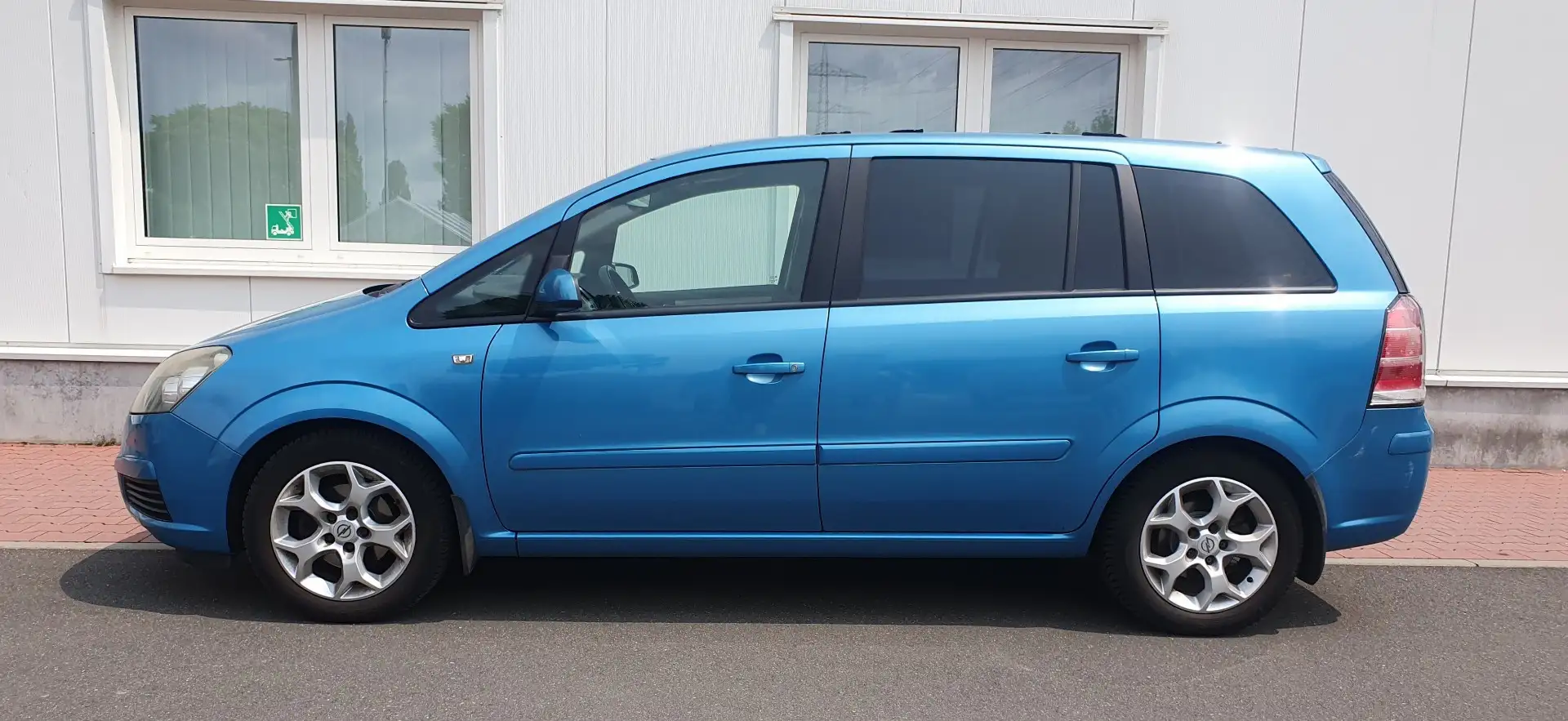 Opel Zafira Sport - 1