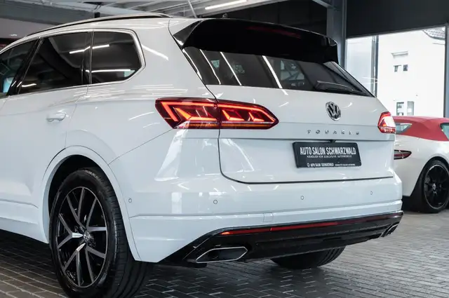 Volkswagen Touareg view 11