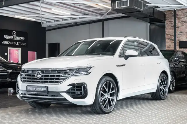 Volkswagen Touareg view 2