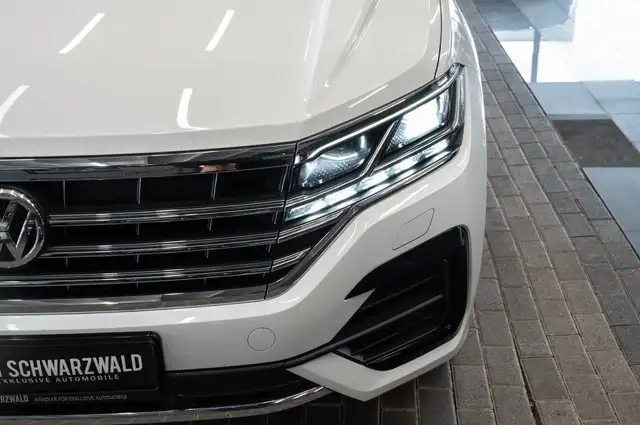 Volkswagen Touareg view 13