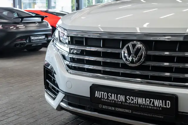 Volkswagen Touareg view 12