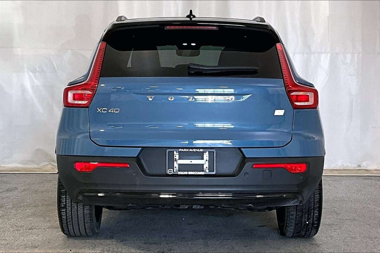 2023 Volvo XC40 TWIN ULTIMATE 100% ELECTRIC - HARMAN KARDON - 20'' alt 4