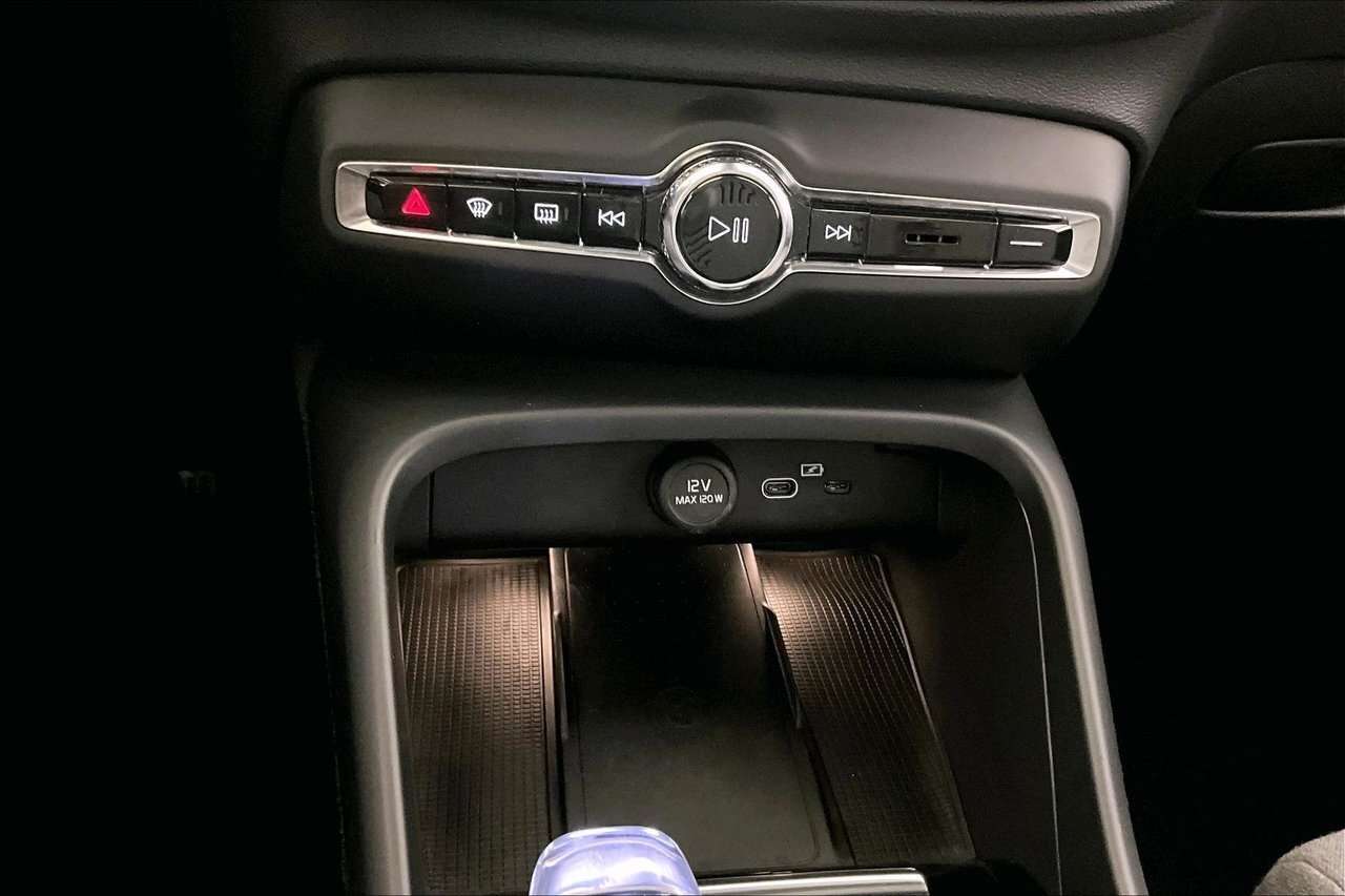 2023 Volvo XC40 TWIN ULTIMATE 100% ELECTRIC - HARMAN KARDON - 20'' thumb 24