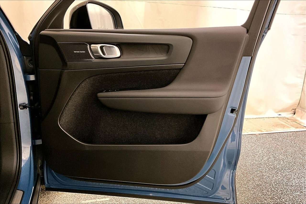 2023 Volvo XC40 TWIN ULTIMATE 100% ELECTRIC - HARMAN KARDON - 20'' thumb 19