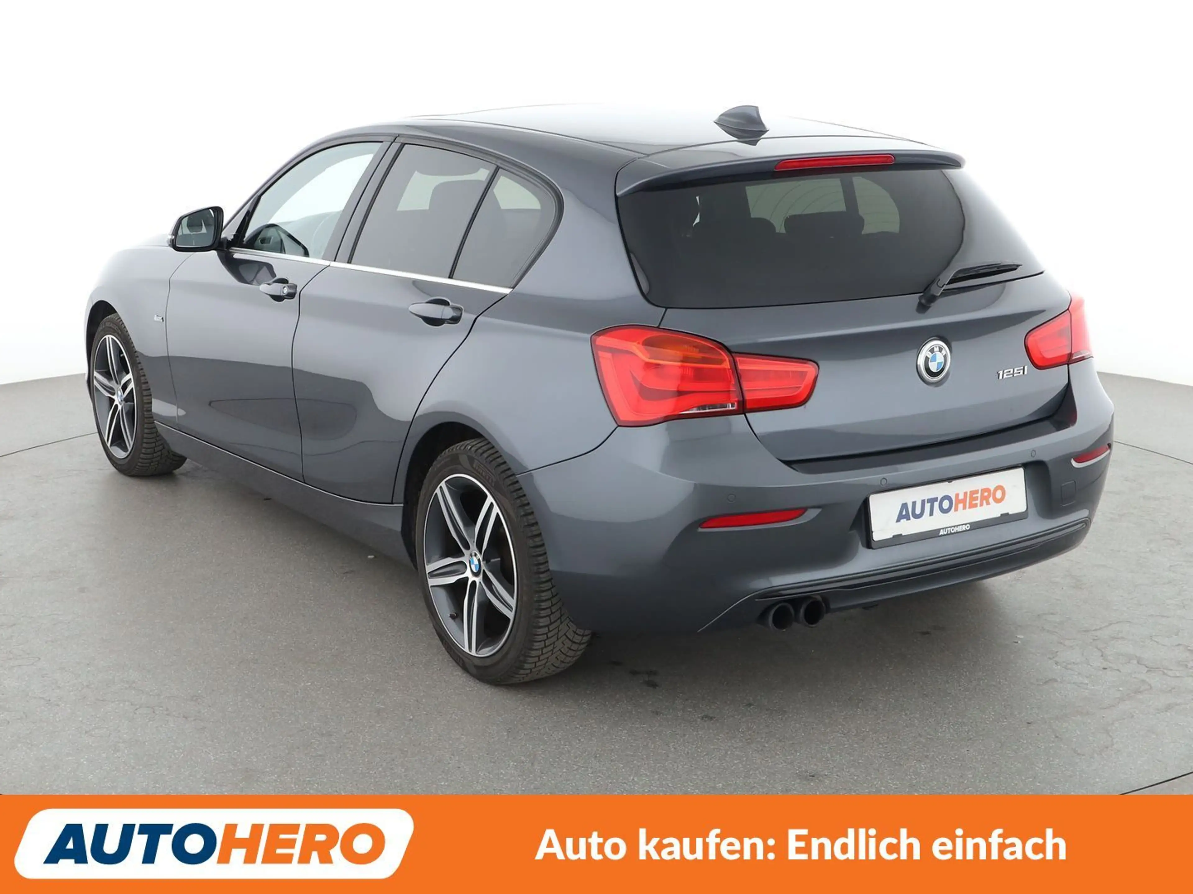 BMW 125 125i Sport Line Aut.*NAVI*LED*PDC*SHZ*ACC*PANO* — photo 4