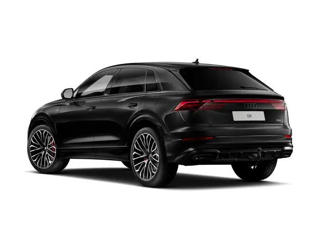 Audi Q8 view 4