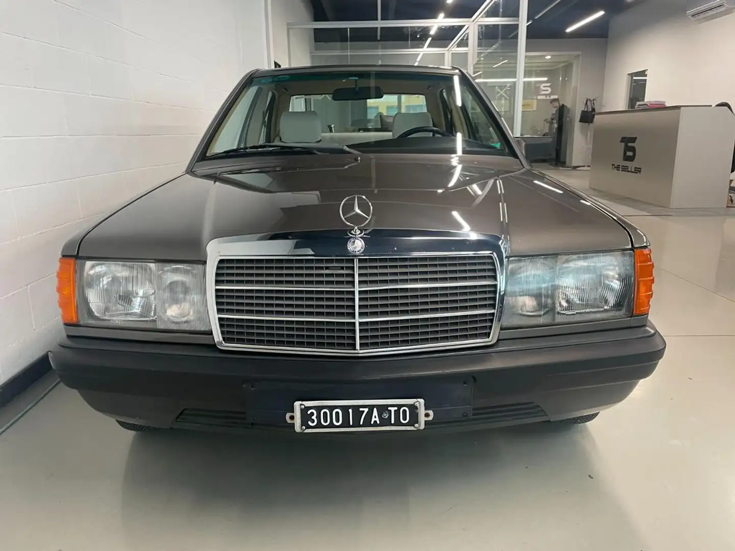 Mercedes-Benz 190 2.0 * UNICO PROPRIETARIO siva - 2