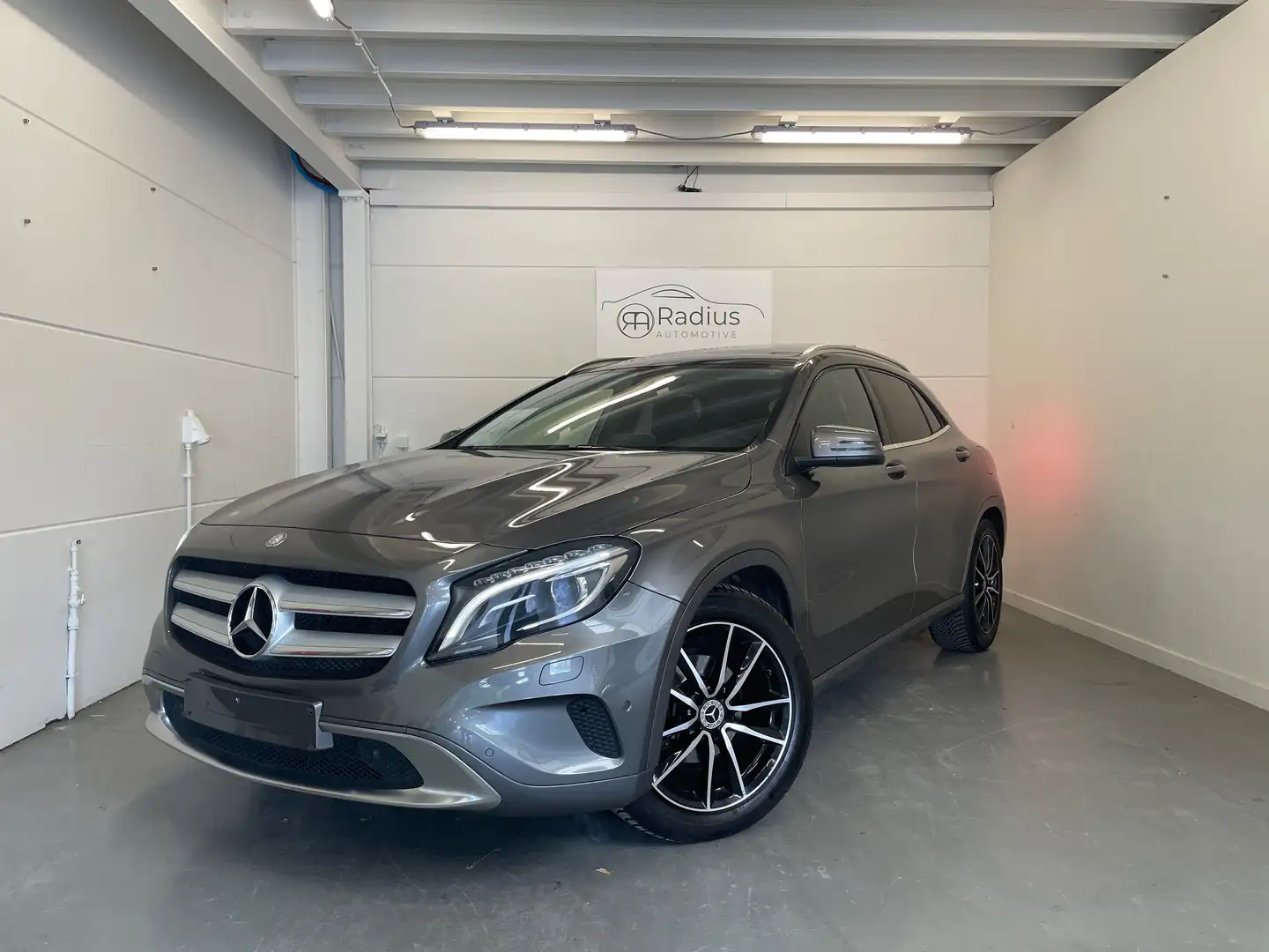 Mercedes-Benz GLA 220 d Grijs - 1