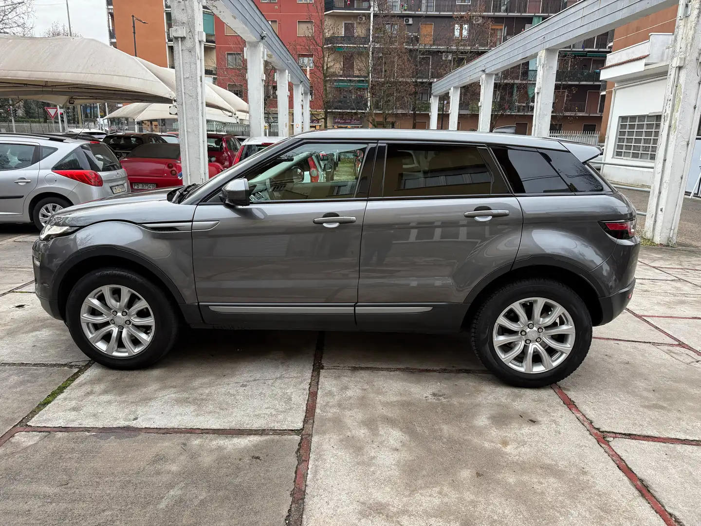 Land Rover Range Rover Evoque I 2016 5p 2.ic 150cv auto my18 Grigio - 2