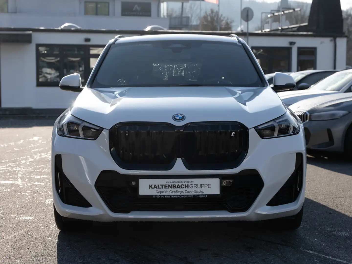 BMW iX1 xDrive 30 M-Sport AHK LED NAVI KAMERA SHZ Weiß - 2