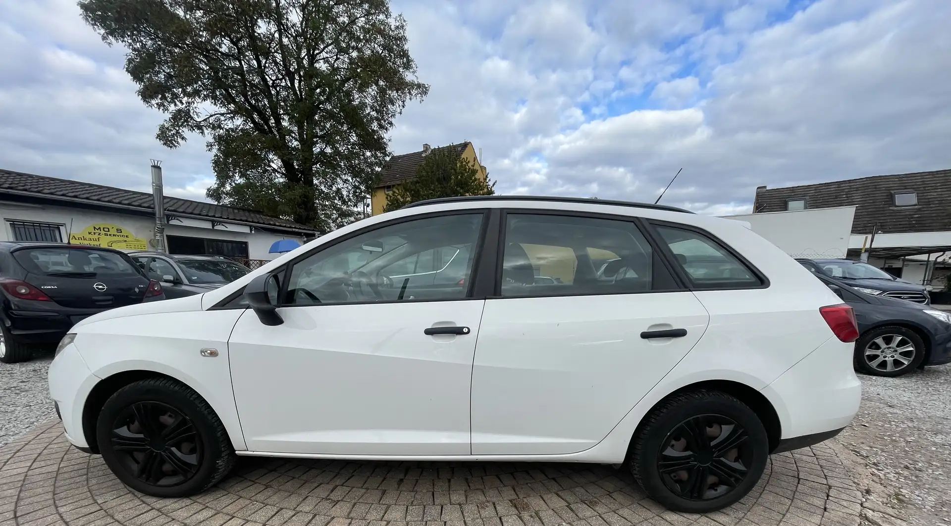 SEAT Ibiza ST Reference Im guten Zustand Weiß - 2