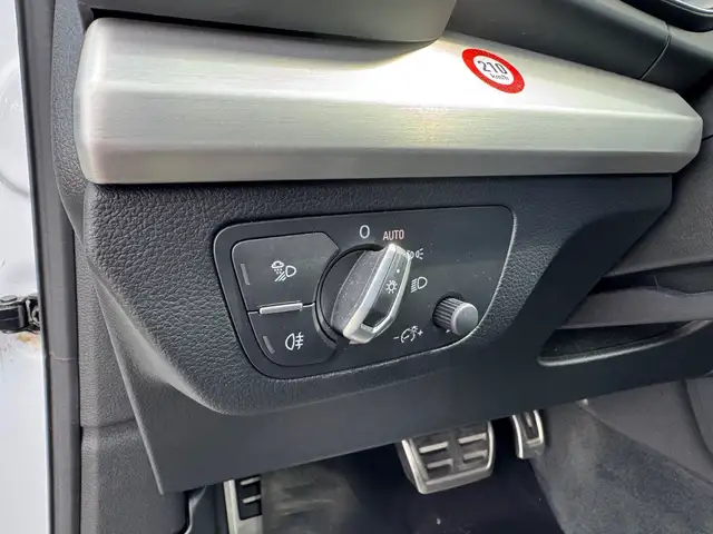Audi Q5 view 13