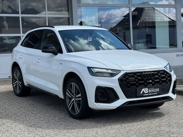 Audi Q5 view 3