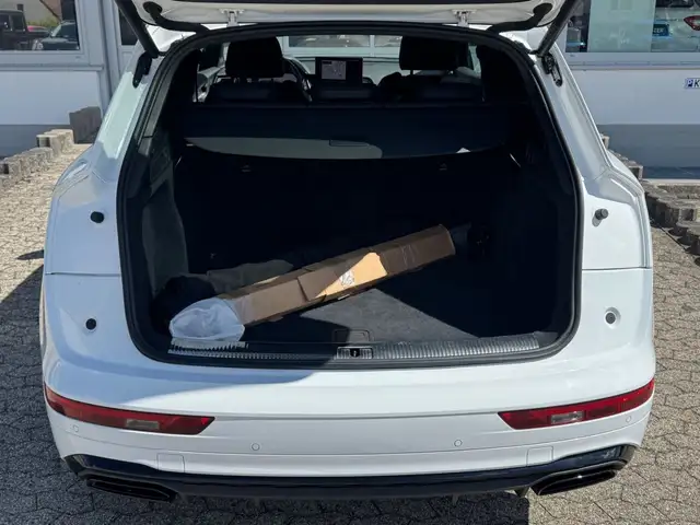 Audi Q5 view 11