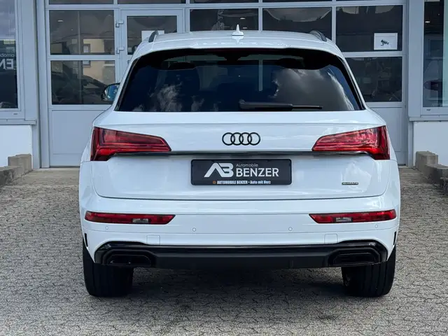 Audi Q5 view 6