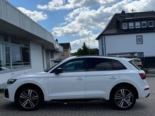 Audi Q5 view 10