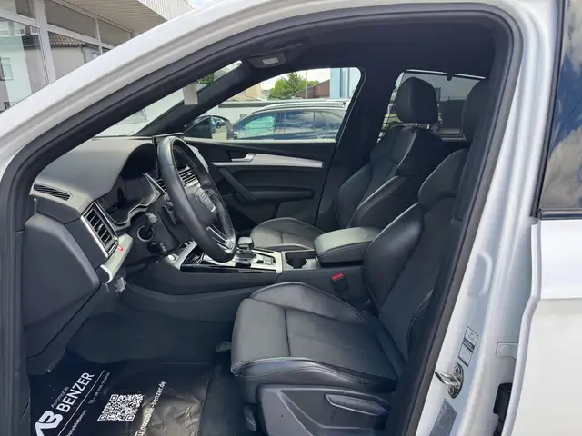 Audi Q5 view 14