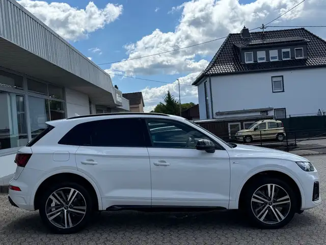 Audi Q5 view 4