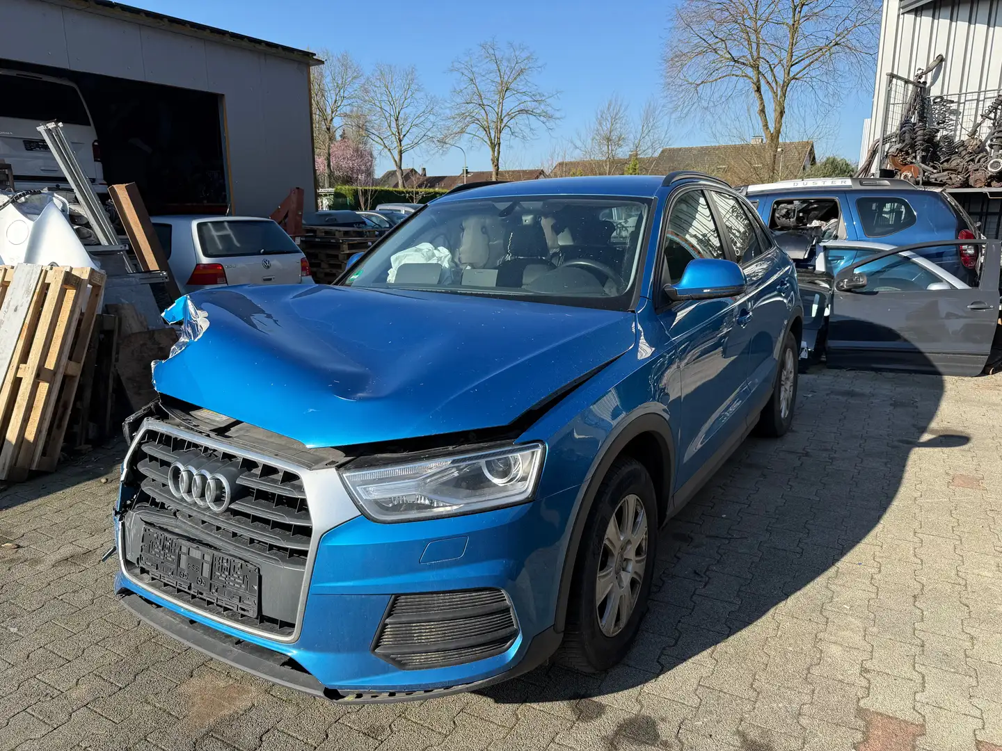 Audi Q3 Basis Azul - 1