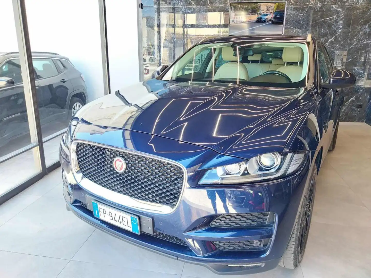 Jaguar F-Pace 2.0 D 180 CV aut. Prestige Blu/Azzurro - 2
