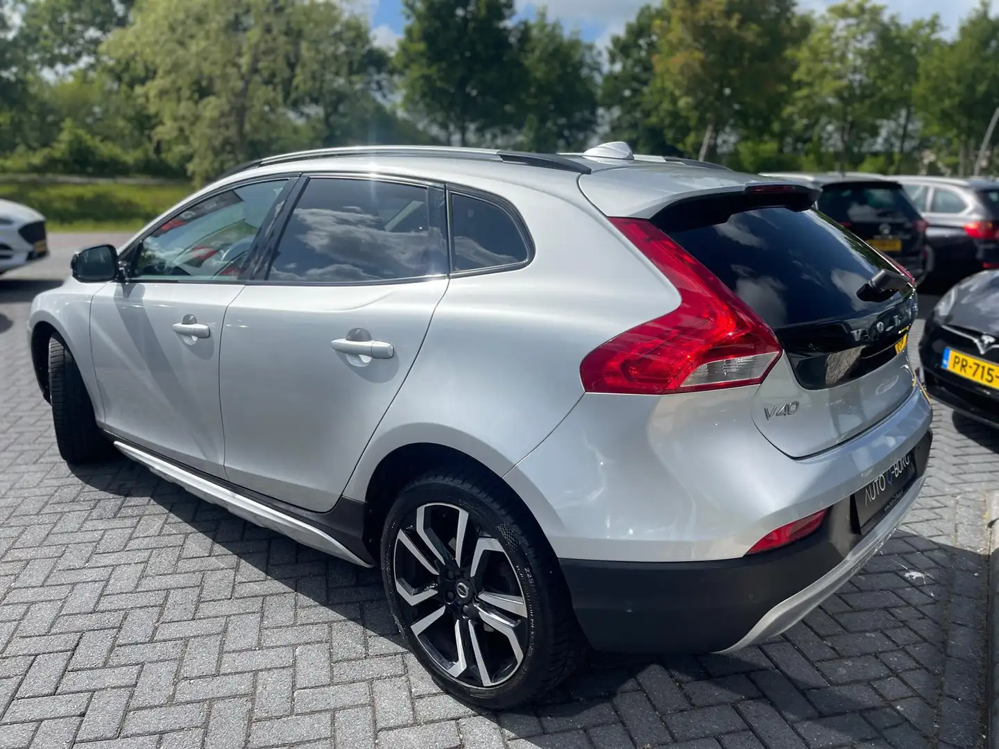 Volvo V40 Cross Country 2.0 D2 Summum | Digitale Cockpit | Navi | Leder | Gri - 2