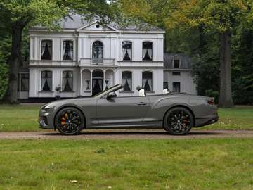 4.0 V8 Hybrid | Naim | Mulliner | Touring Spec. |