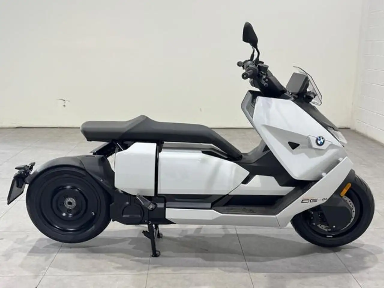 BMW CE 04
