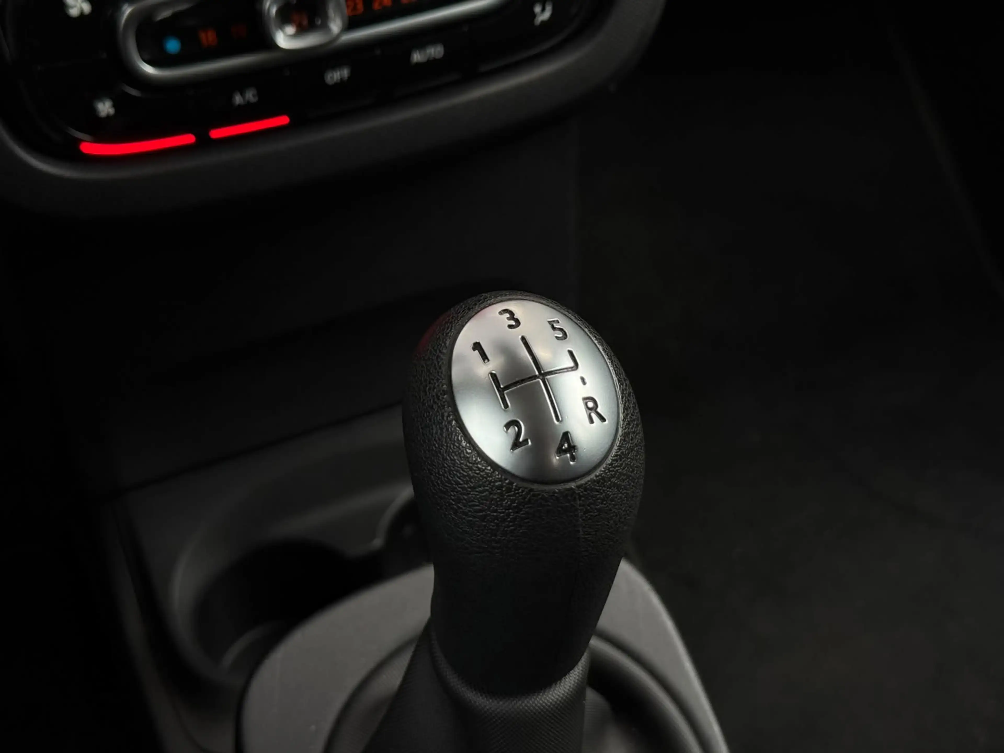 smart forTwo 1.0 Base Cruise Airco Bluetooth — photo 11