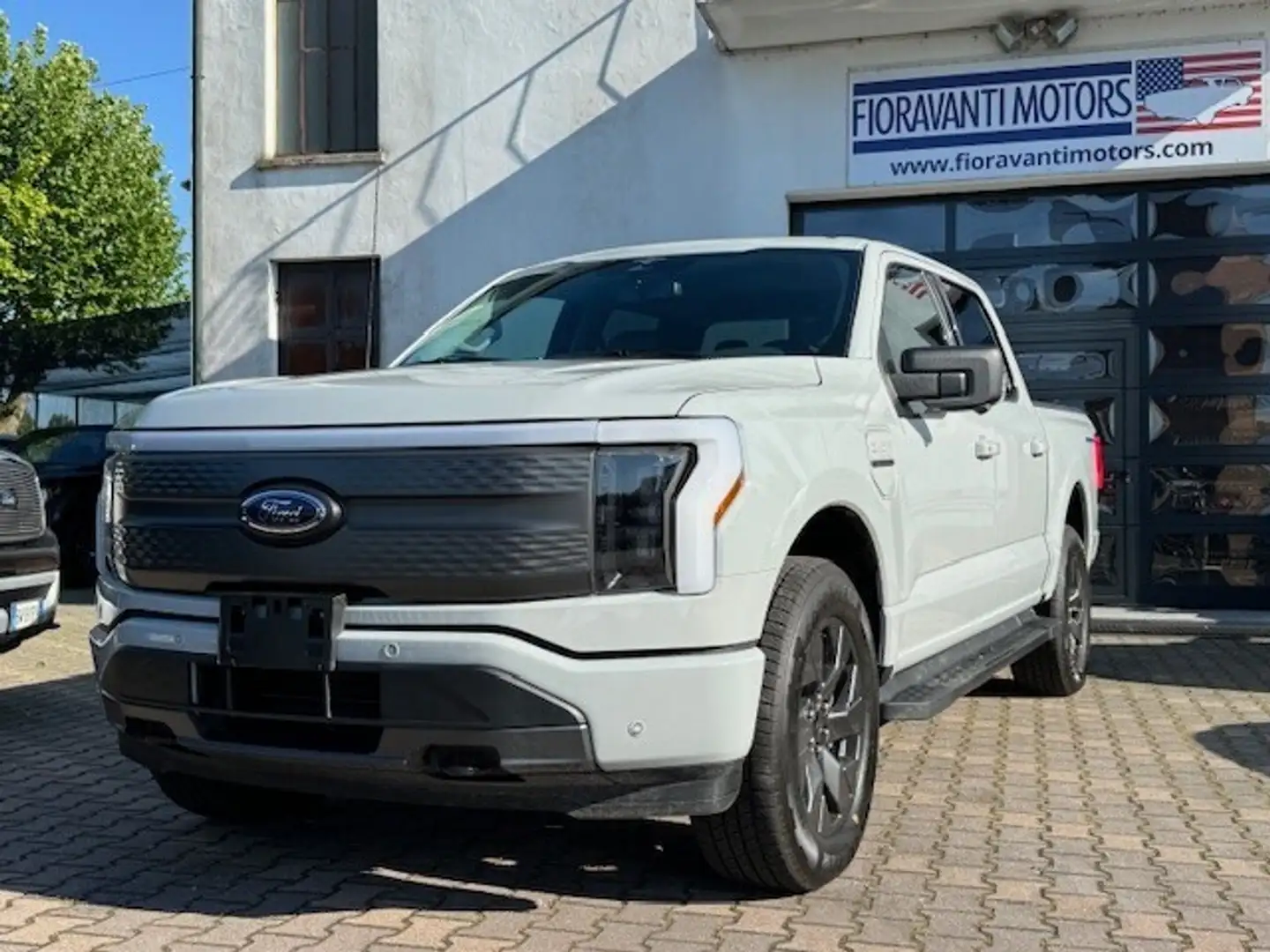 Ford F 150 LIGHTNING AWD SUPERCREW XLT Šedá - 1