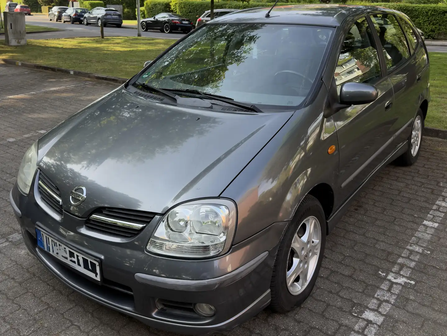 Nissan Almera Tino Almera Tino Aut. acenta PLUS Grau - 2