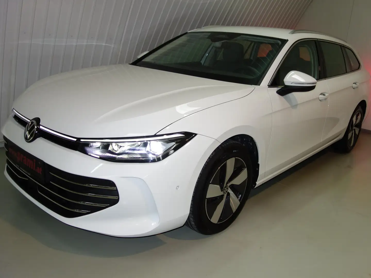 Volkswagen Passat Variant VW Passat Variant Business eTSI DSG Blanc - 1