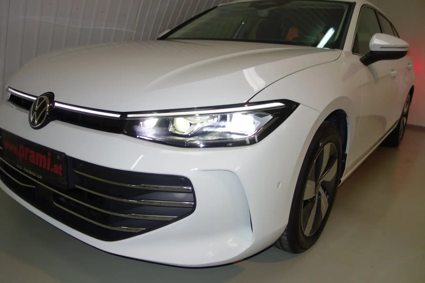 Volkswagen Passat Variant VW Passat Variant Business eTSI DSG Blanc - 2