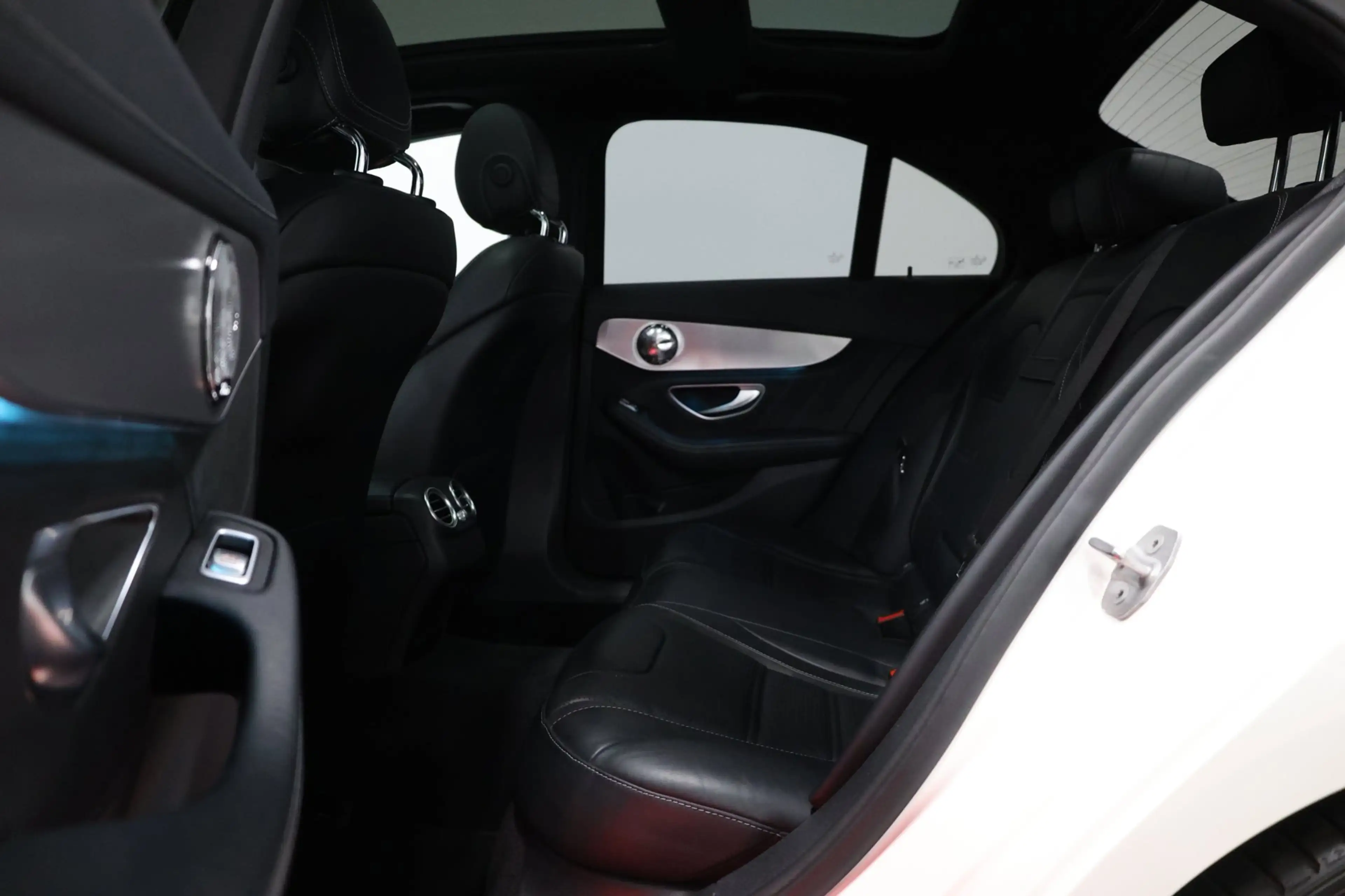 Mercedes-Benz C 63 AMG LED/SFEER/PANO/LEDER+S.VERWARMING+MEMORY/19" LMV/C — photo 12
