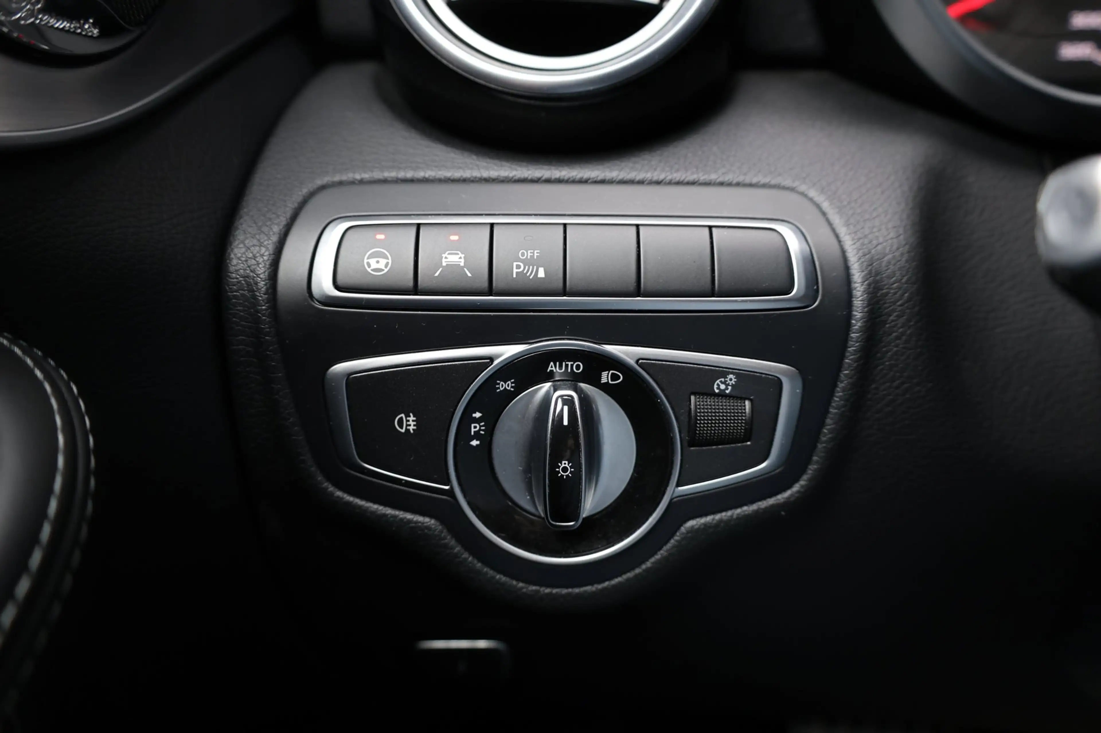 Mercedes-Benz C 63 AMG LED/SFEER/PANO/LEDER+S.VERWARMING+MEMORY/19" LMV/C — photo 21