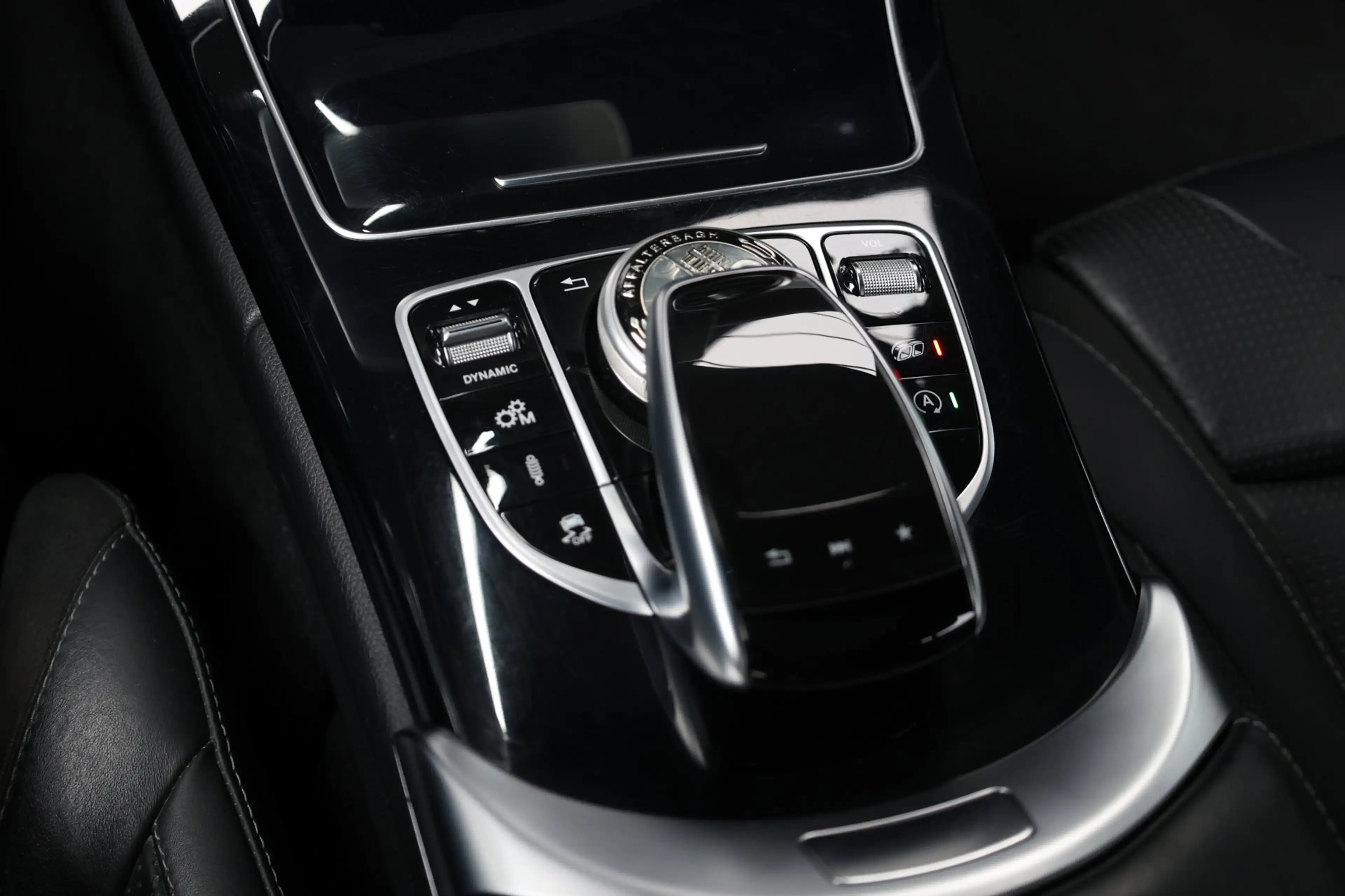 Mercedes-Benz C 63 AMG LED/SFEER/PANO/LEDER+S.VERWARMING+MEMORY/19" LMV/C — photo 20