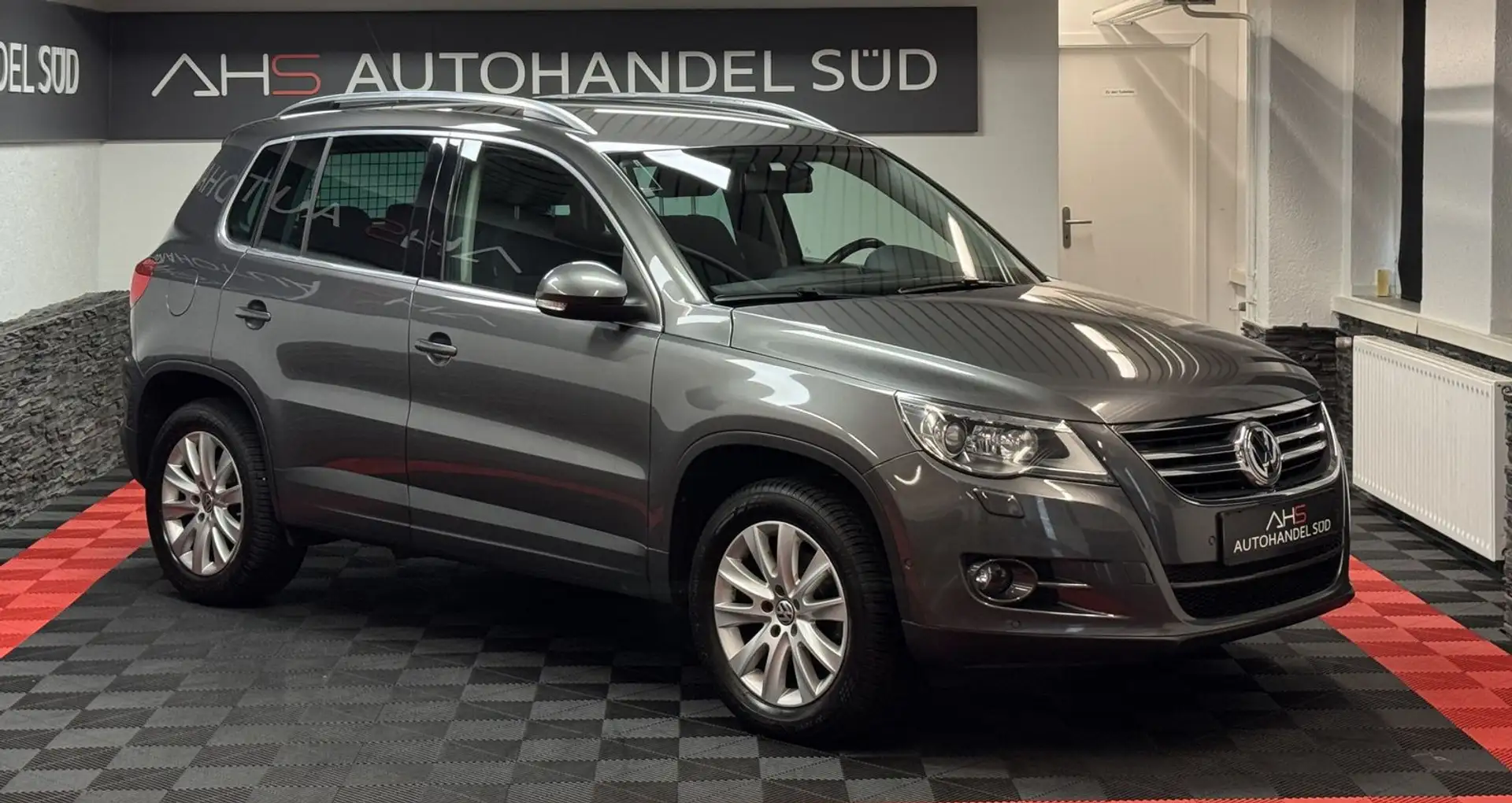 Volkswagen Tiguan Team 2,0 TDI*XENON*AHK*SHZ*ALU* Grau - 2