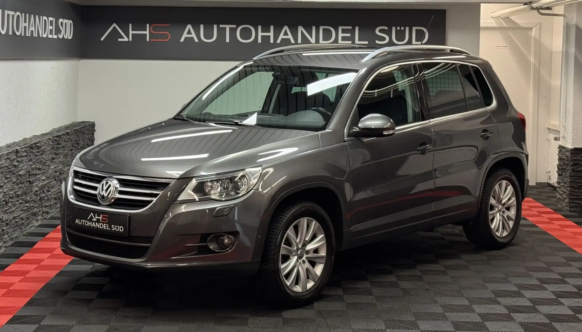 Volkswagen Tiguan Team 2,0 TDI*XENON*AHK*SHZ*ALU* Grau - 1