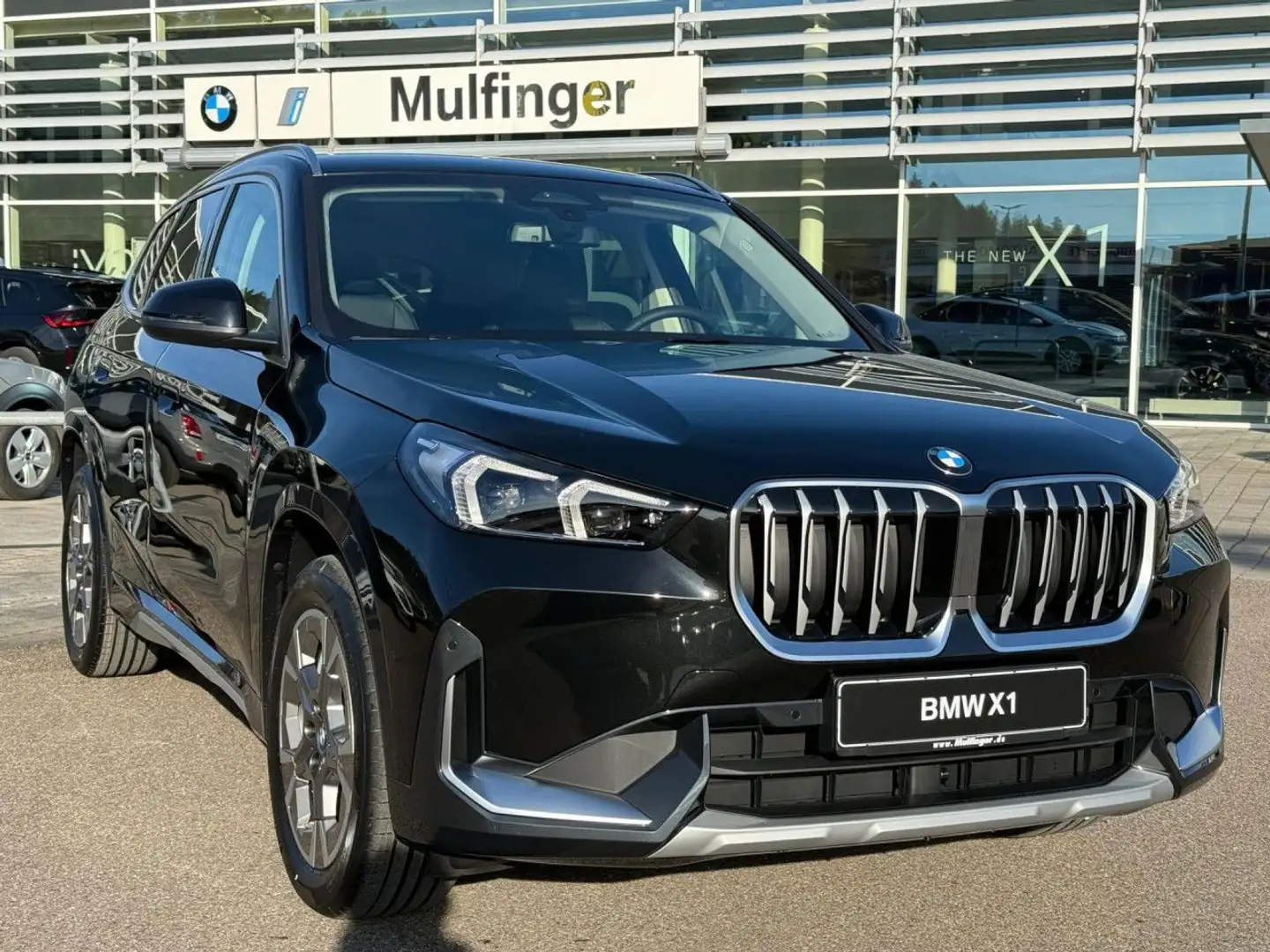BMW X1 sDrive20i xLine Premium Adaptiv LED AHK DAB 18" Schwarz - 2