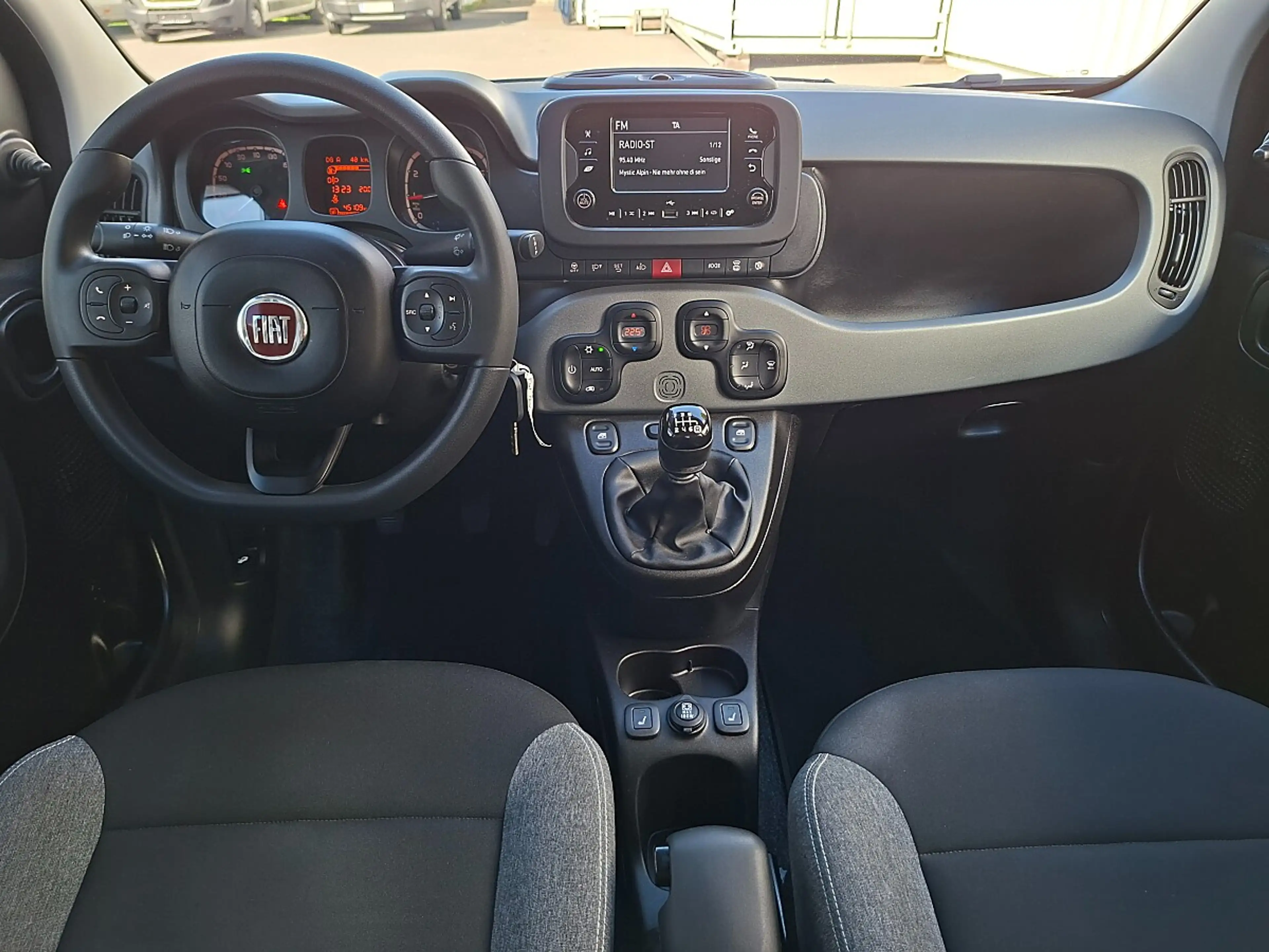 Fiat Panda 4x2 FireFly Hybrid 70 Plus "inkl. Winterräder" — photo 12
