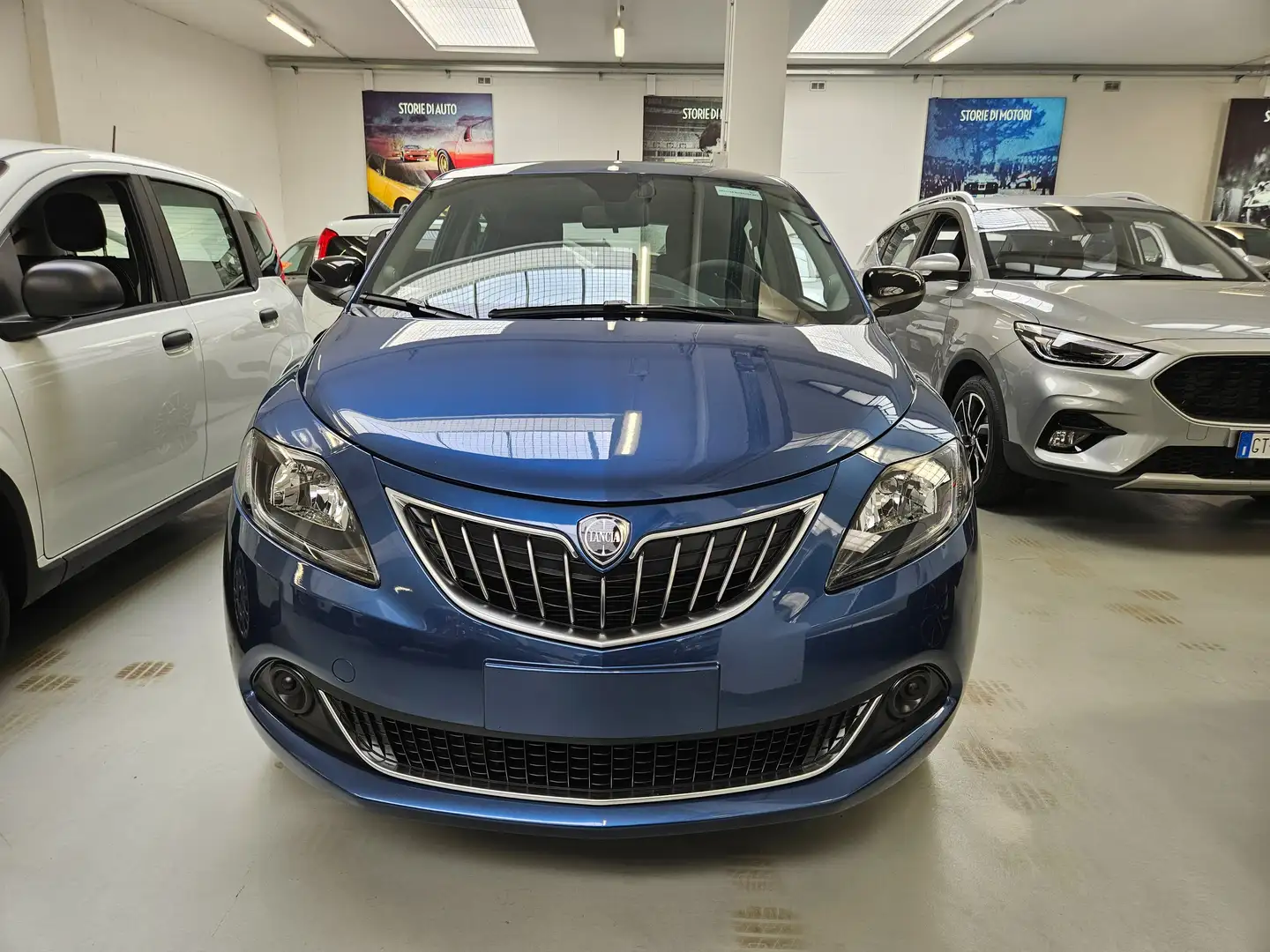 Lancia Ypsilon Ypsilon 1.0 hybrid Platino 70cv Синій - 2