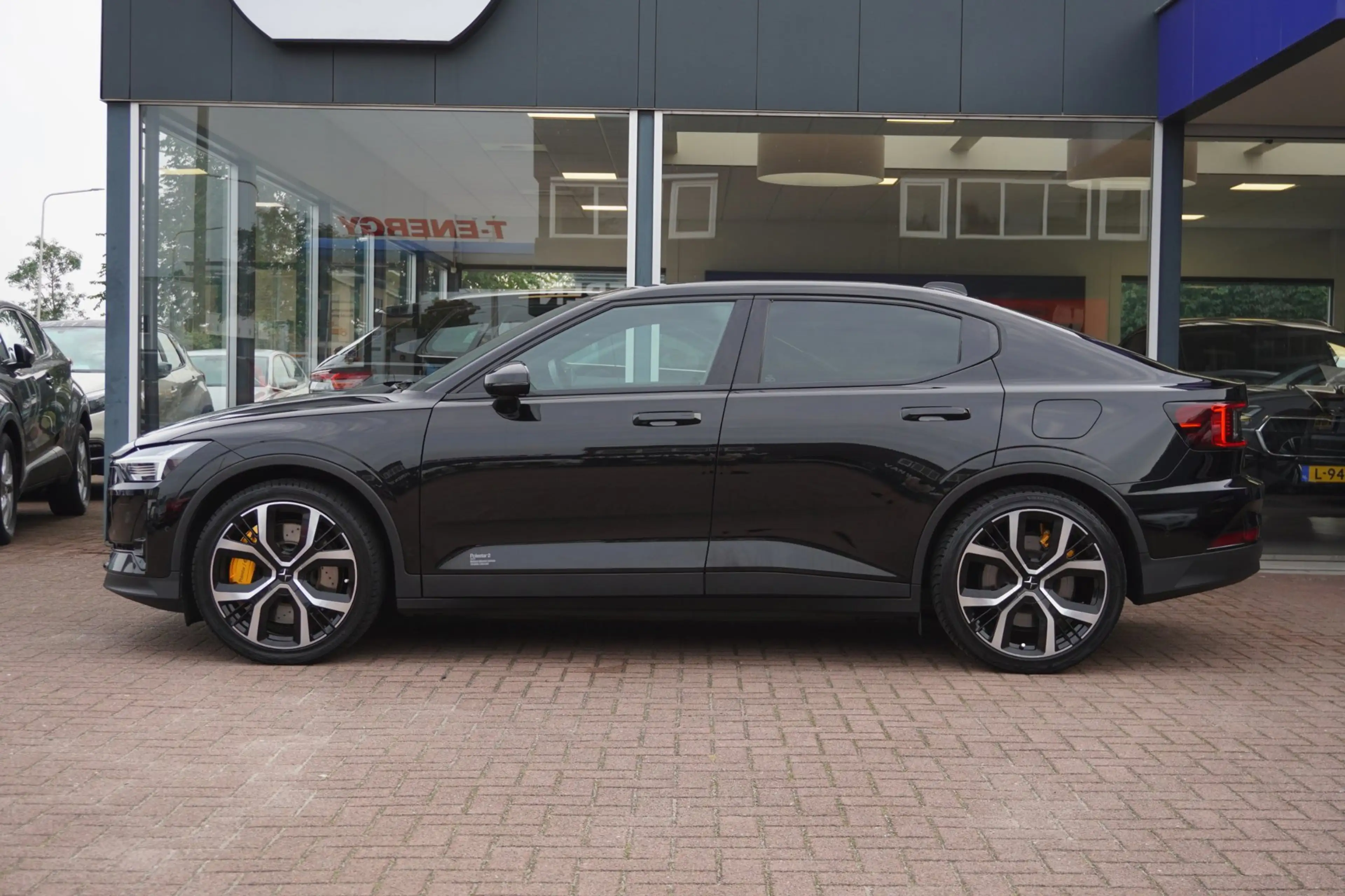 Polestar 2 Long Range Dual Motor Launch Edition 78kWh Perform — photo 2